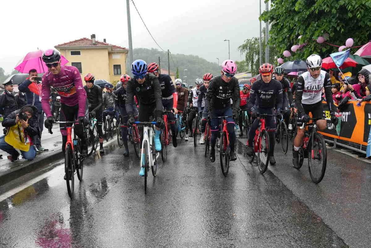 Отель Asd -Sport E Giovani Borgofranco d'Ivrea Экстерьер фото